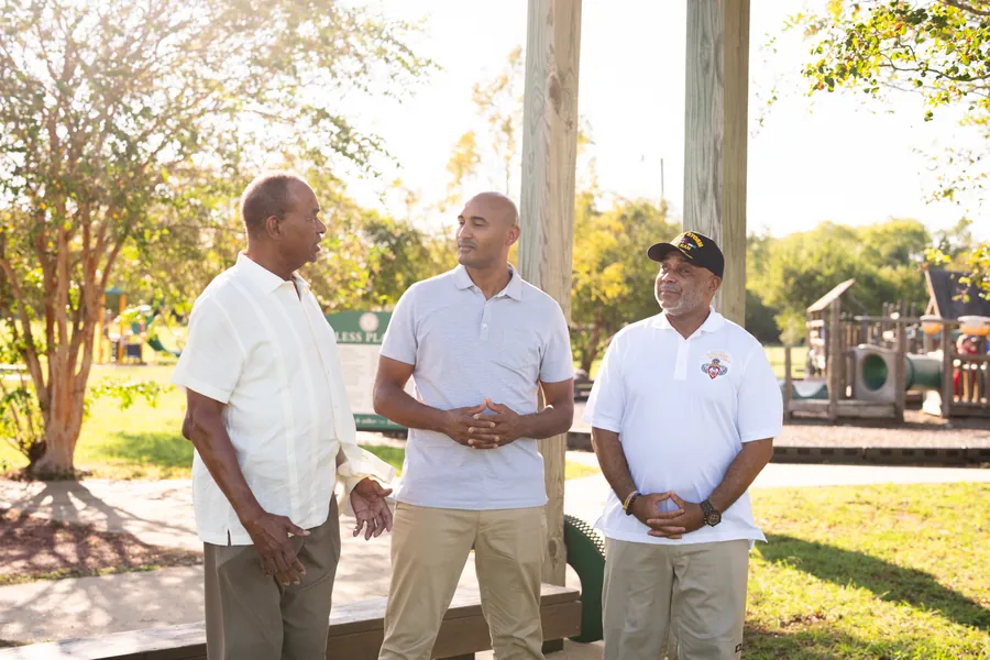 Shomari Figures with community members, photo 6 of 39